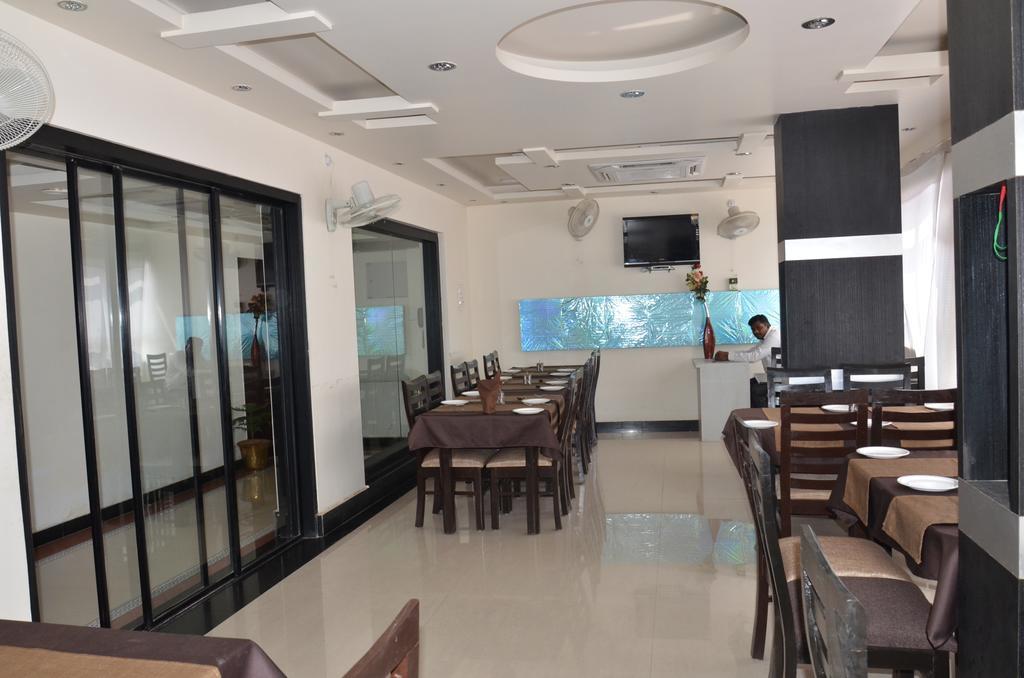 Divine Destination Hotel Varanasi Exterior photo