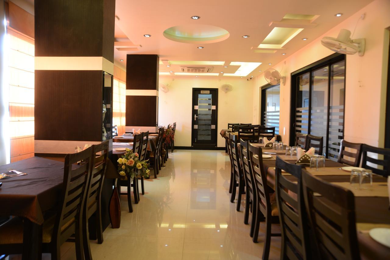 Divine Destination Hotel Varanasi Exterior photo