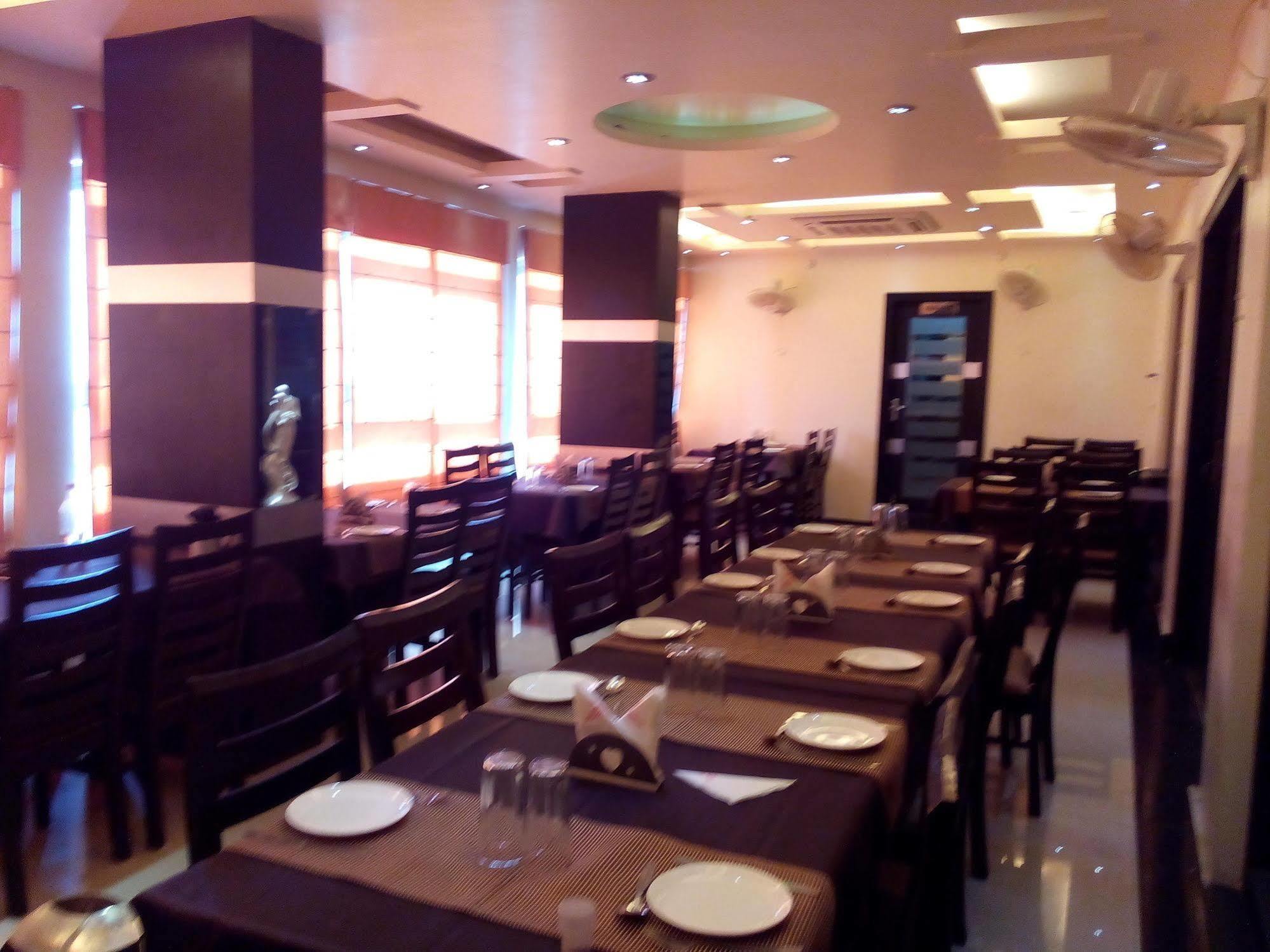 Divine Destination Hotel Varanasi Exterior photo