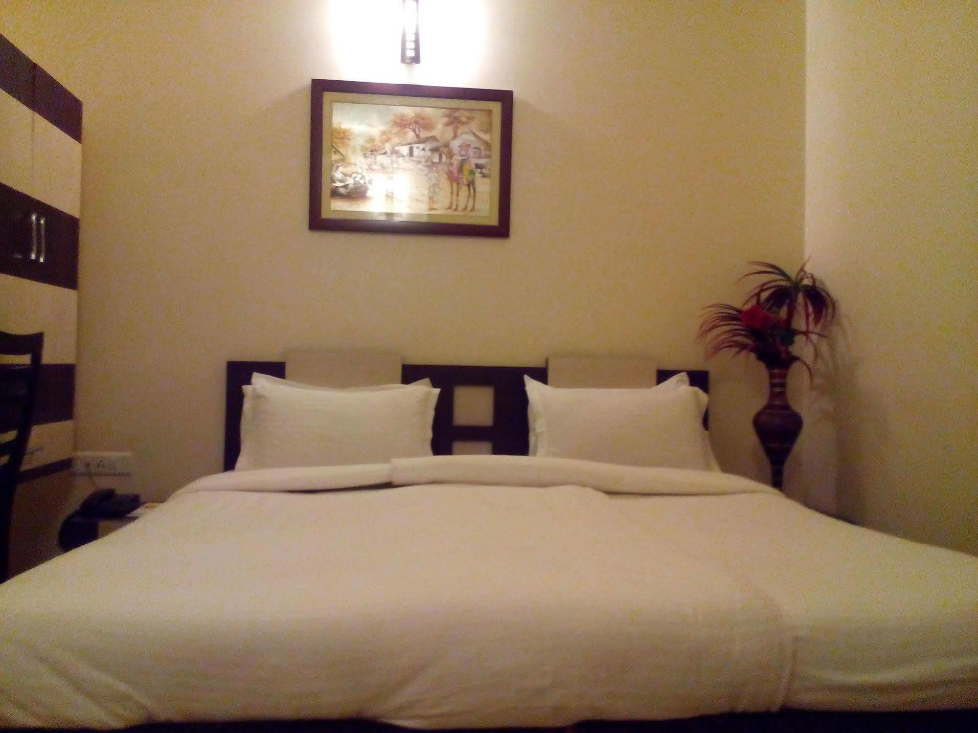 Divine Destination Hotel Varanasi Exterior photo
