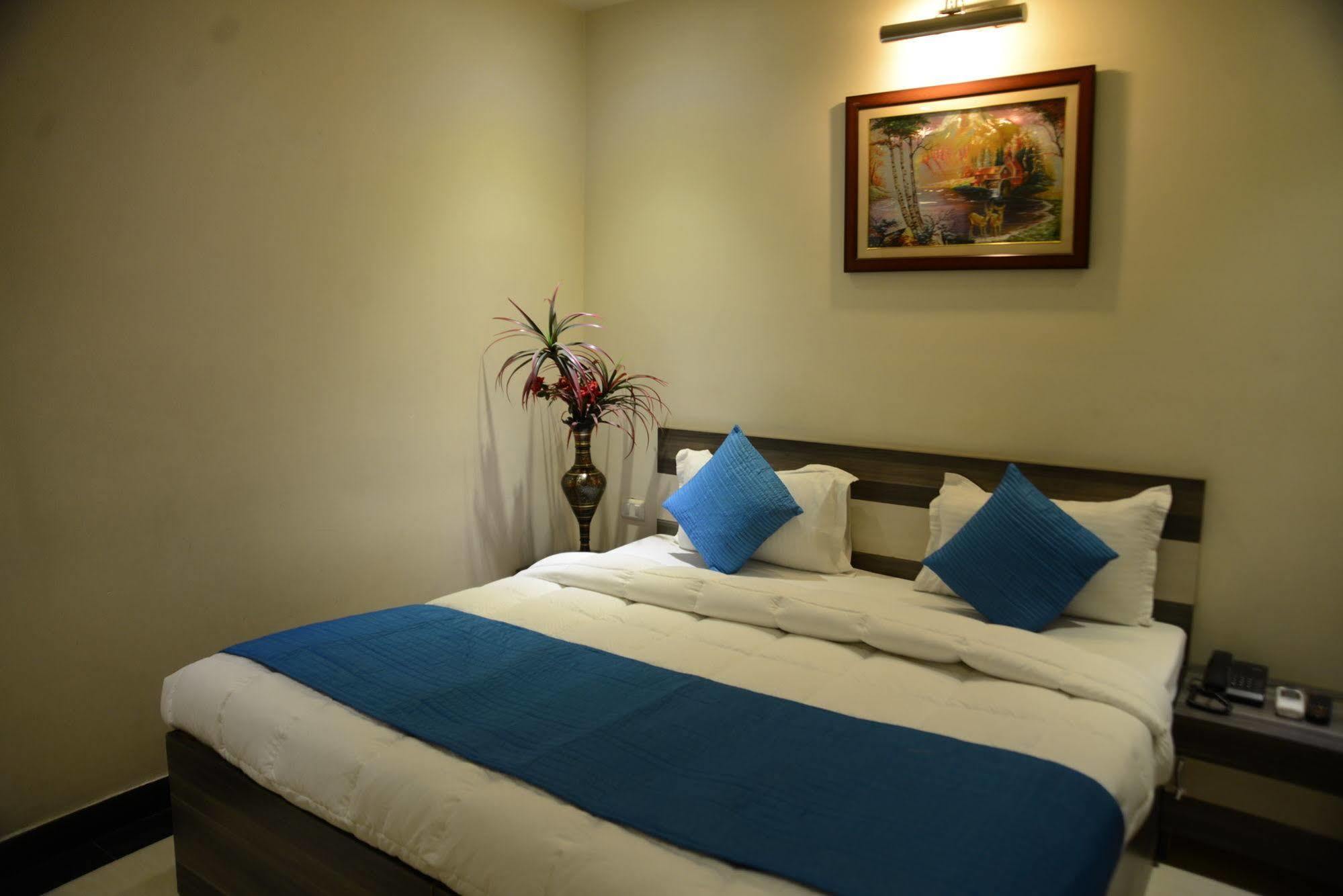 Divine Destination Hotel Varanasi Exterior photo