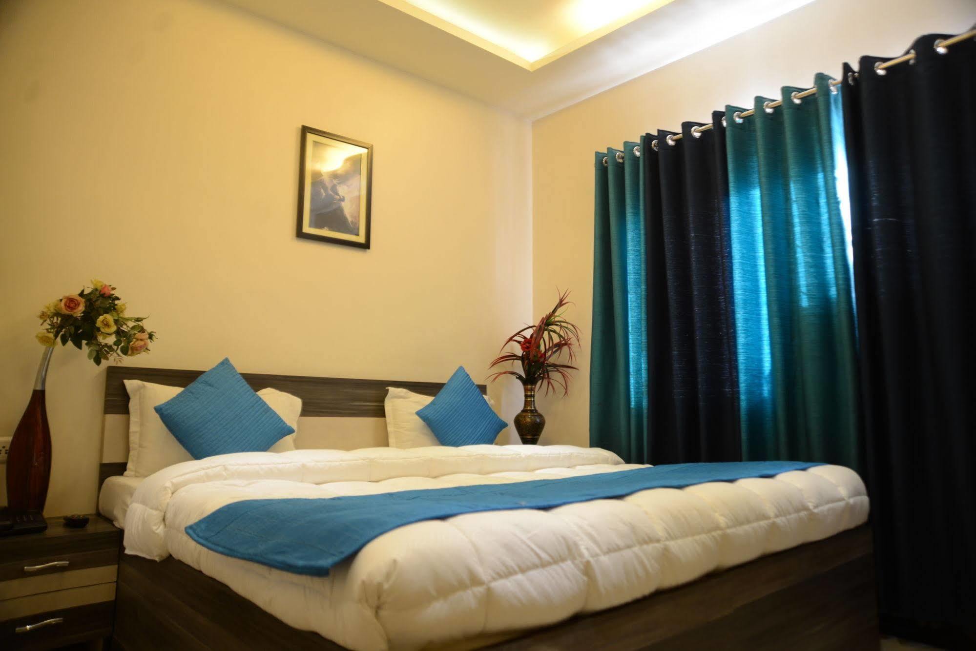Divine Destination Hotel Varanasi Exterior photo